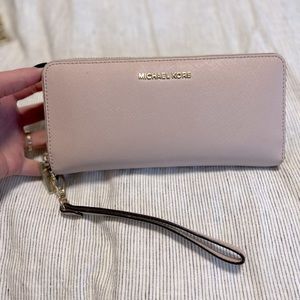 Michael Kors Jet Set Light Pink Wallet